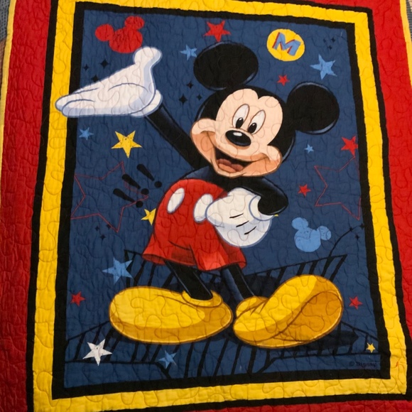 Handmade new Mickey Mouse quilt/throw/wall hanging - Picture 2 of 4